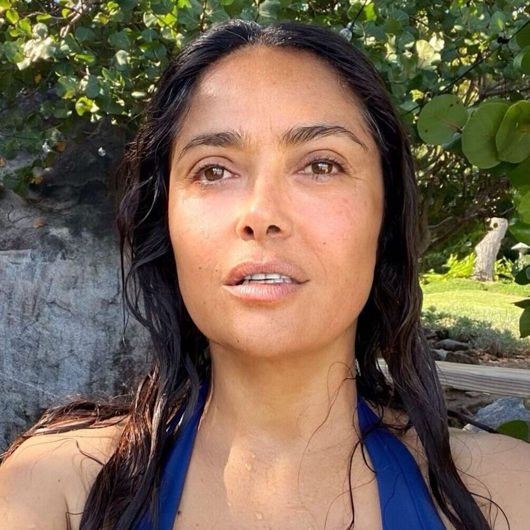 57-letnia Salma Hayek w hitowym golfie. Podobny rok temu nosiła polska gwiazda